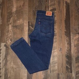 Mid Rise Skinny Levi jeans